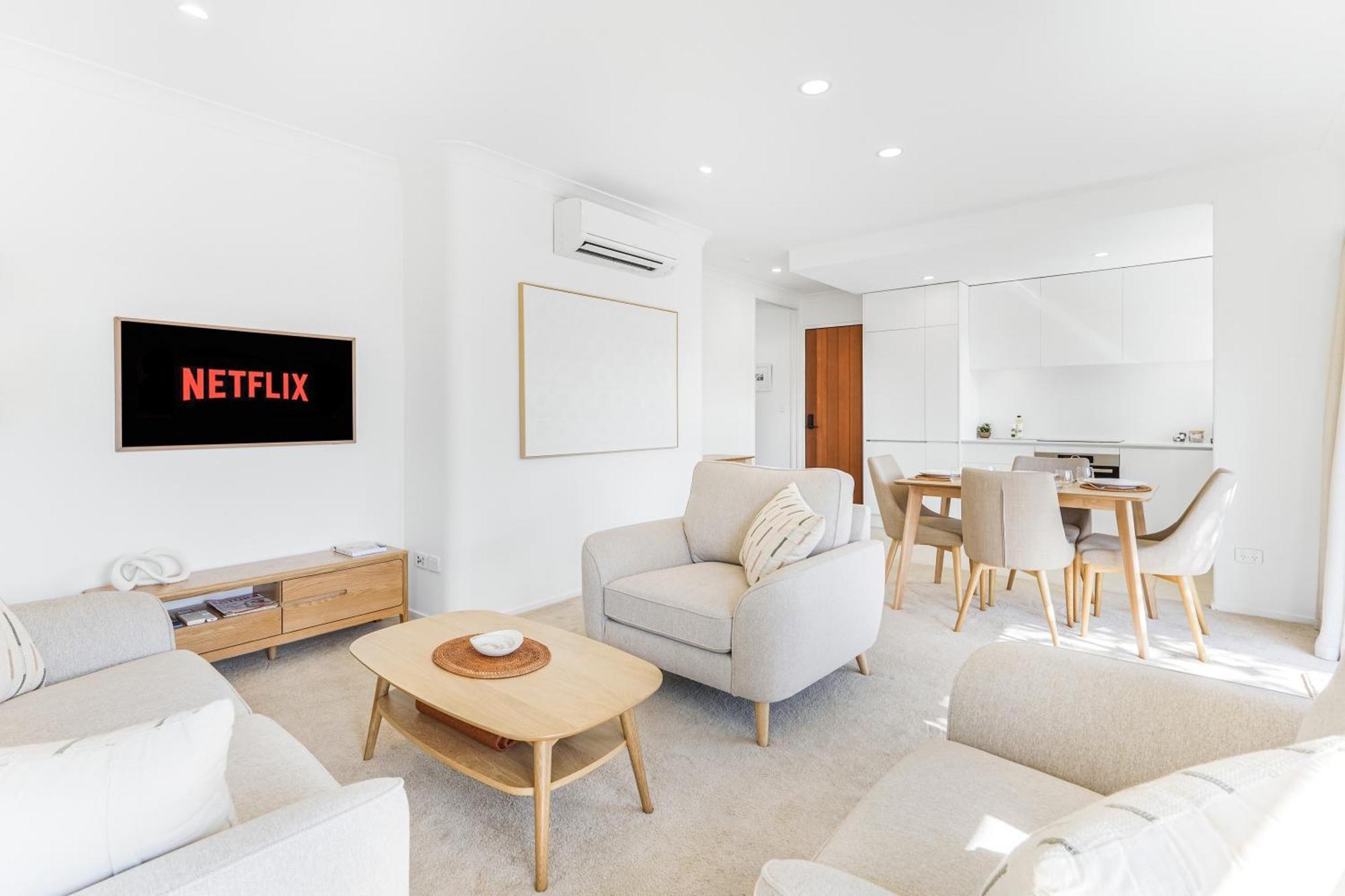 River View Retreat, Luxury & Central - By Kosh Bnb Hamilton Exteriör bild